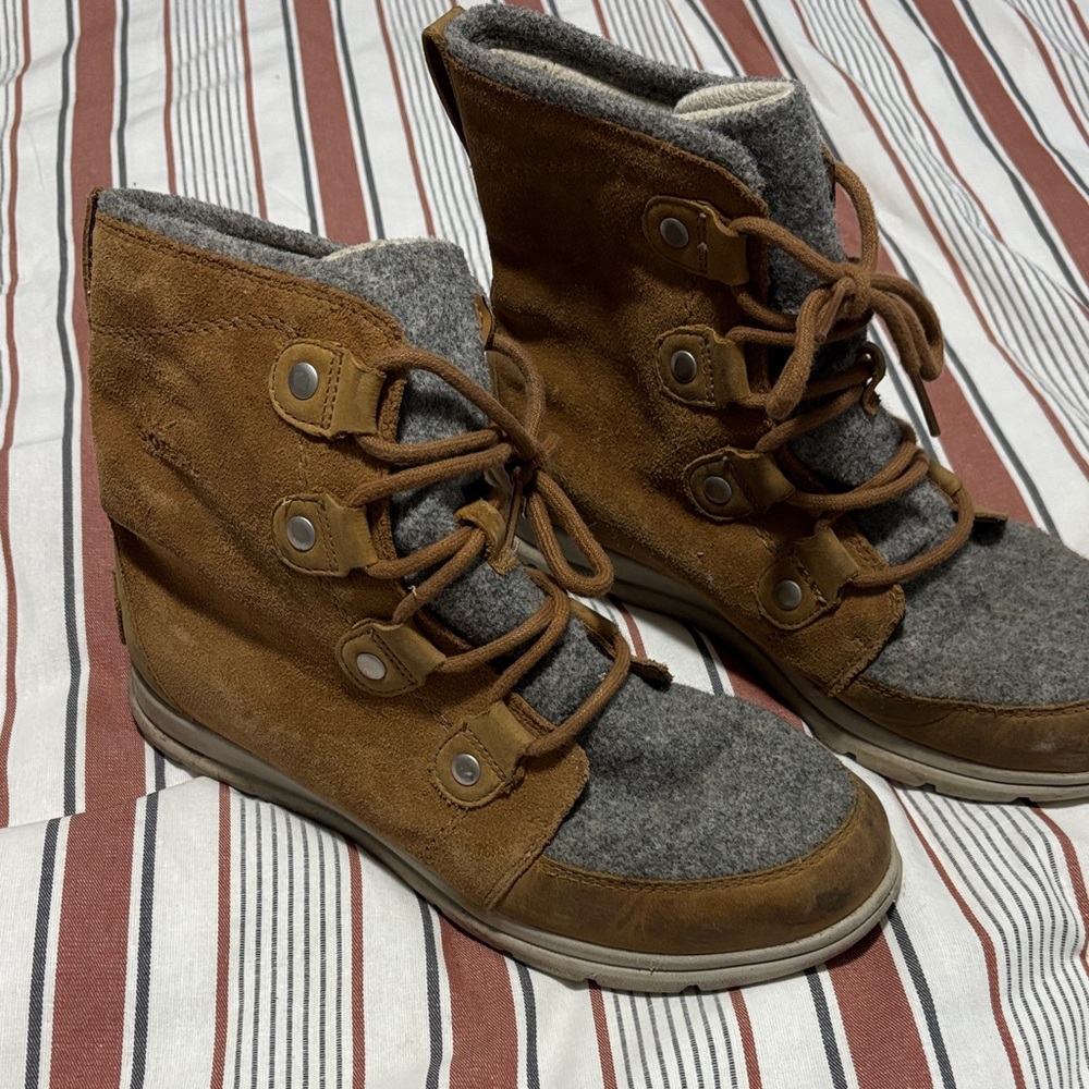 Sorel Tan and Gray Women's Winter Boots